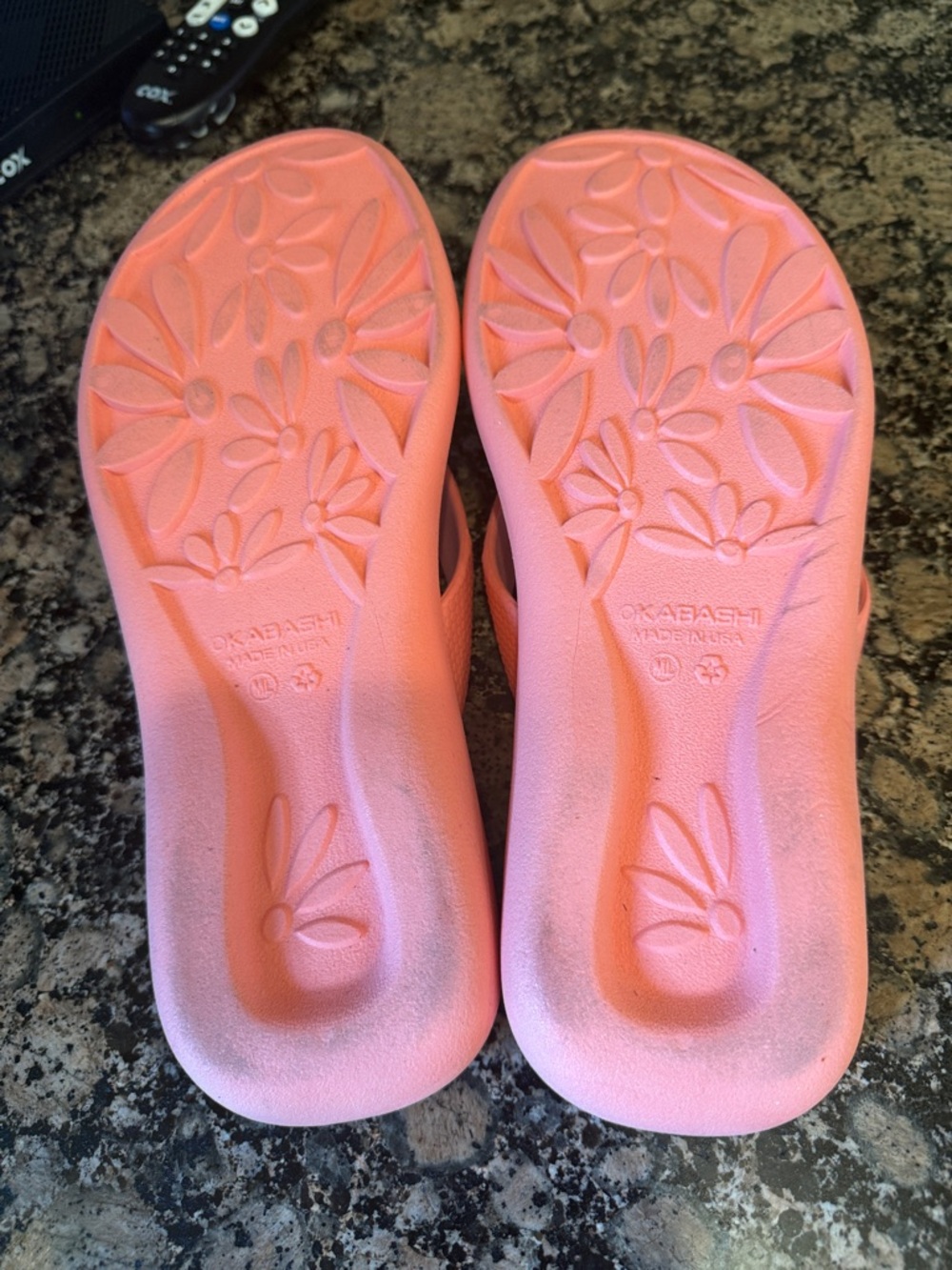 Womens ML OKABASHI flip flops. Non slip. Excellent condition.  Worn once. Salmon - Picture 10 of 10